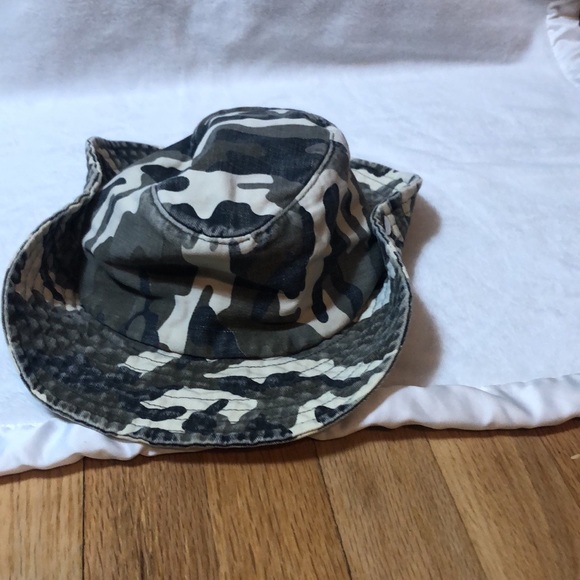 Camo Boonie like new - Picture 1 of 4